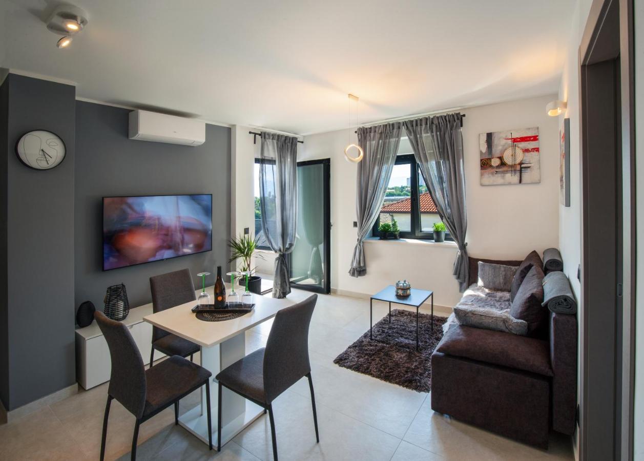 Rijeka Relax Apartment With Parking Bagian luar foto