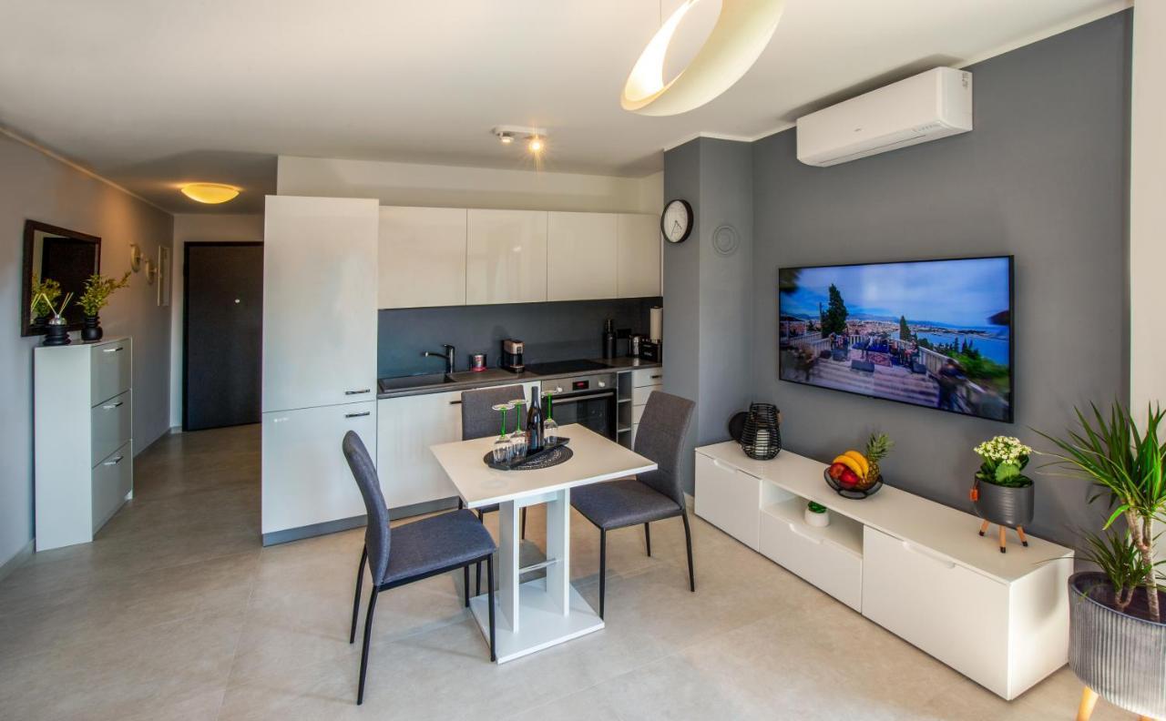 Rijeka Relax Apartment With Parking Bagian luar foto