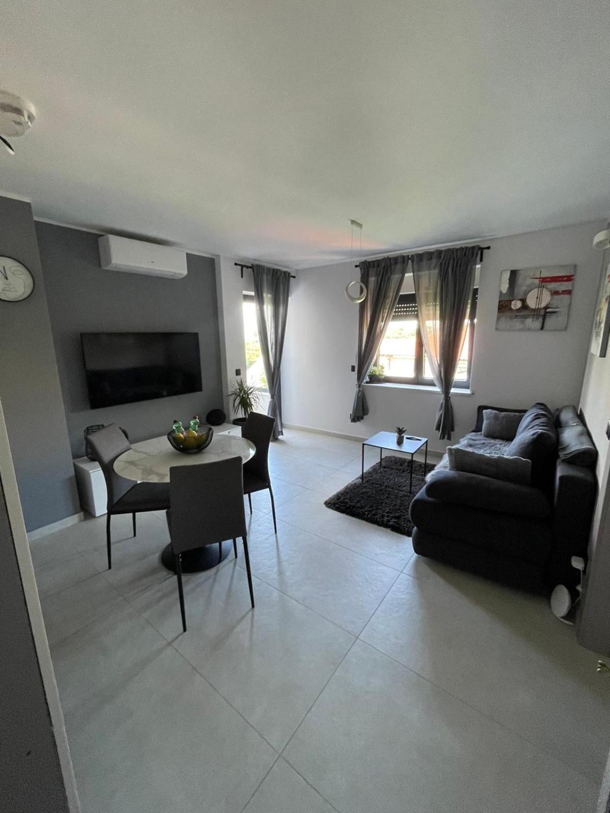 Rijeka Relax Apartment With Parking Bagian luar foto