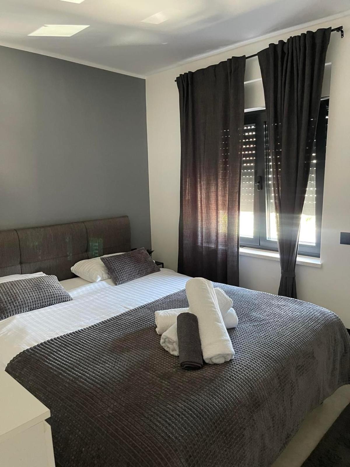 Rijeka Relax Apartment With Parking Bagian luar foto