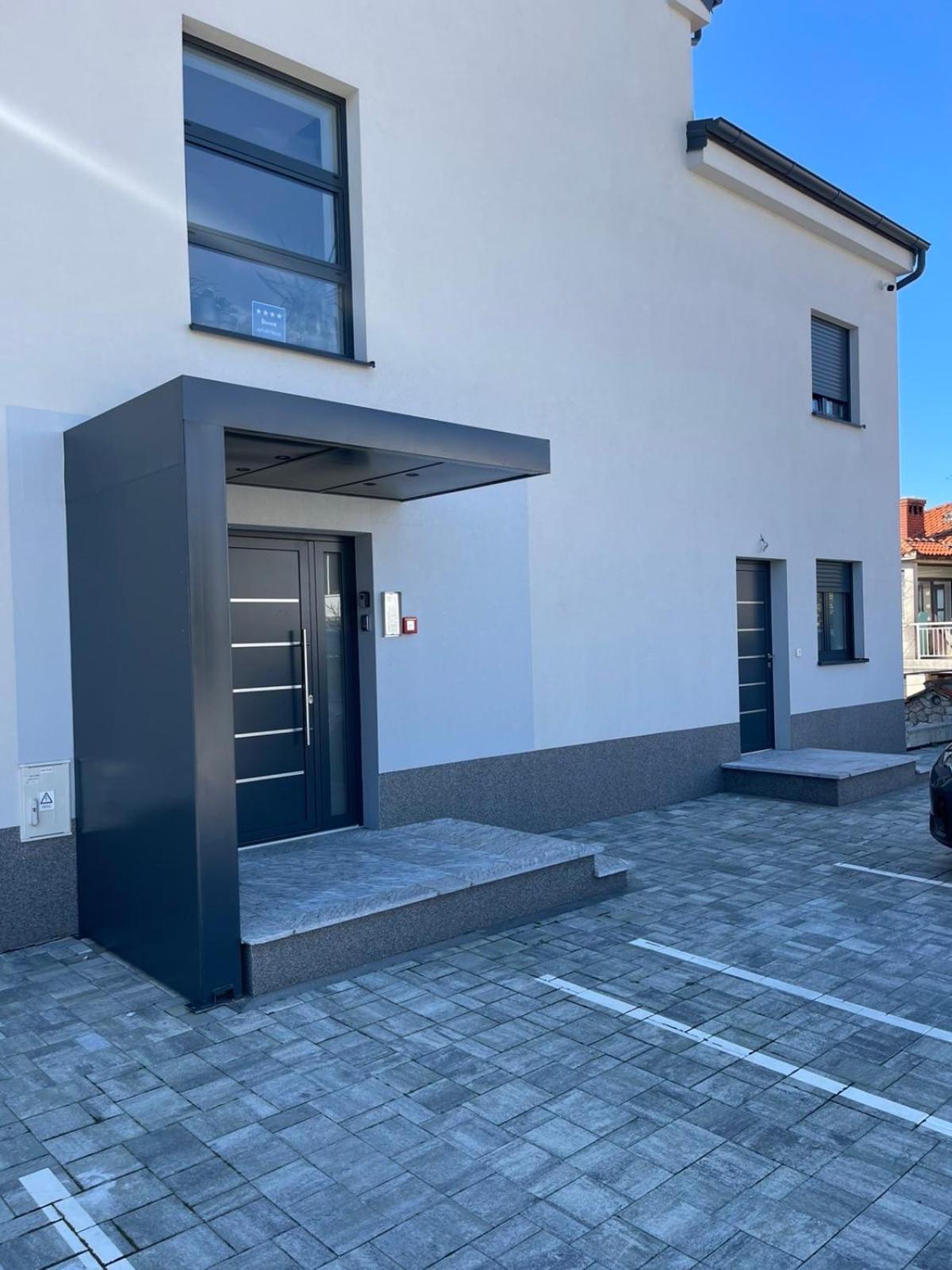 Rijeka Relax Apartment With Parking Bagian luar foto